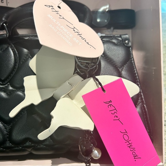 NWT-Betsey Johnson Quilted Black Heart Satchel - Picture 2 of 8